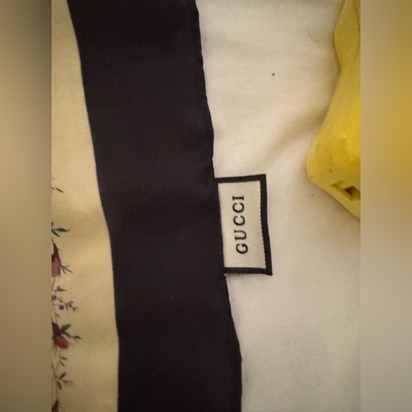 GUCCI SCARF - Picture 4 of 10